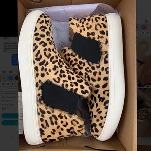 Leopard tennis shoes